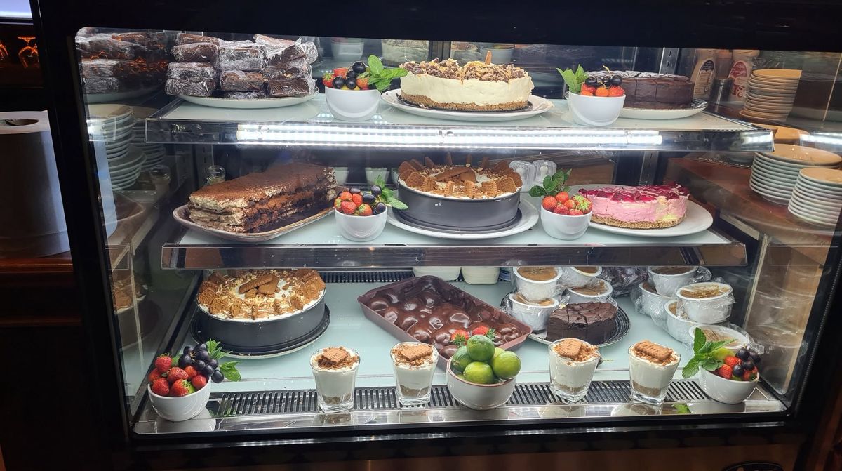 Dessert fridge
